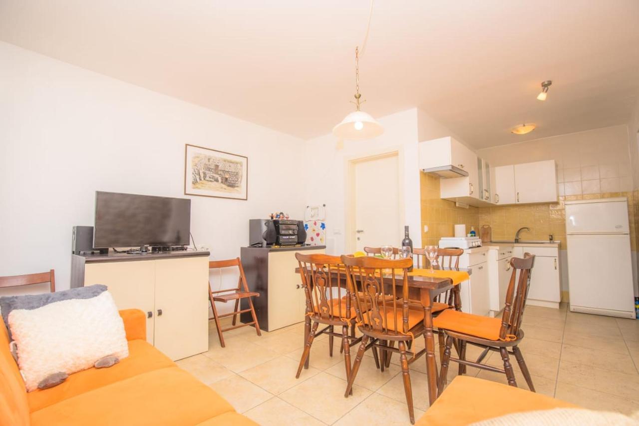 Holiday home Mall Primosten